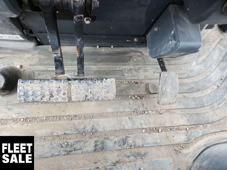 deere-410l-image-13