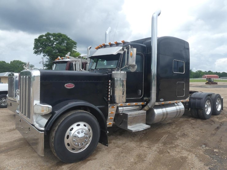 2008-peterbilt-389-image-1