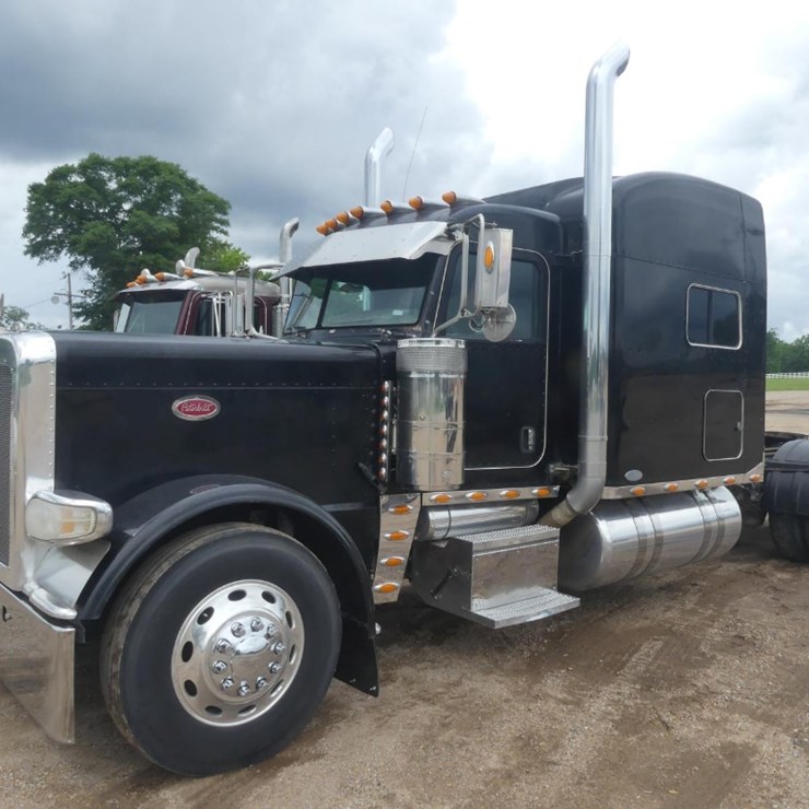 2008 PETERBILT 389