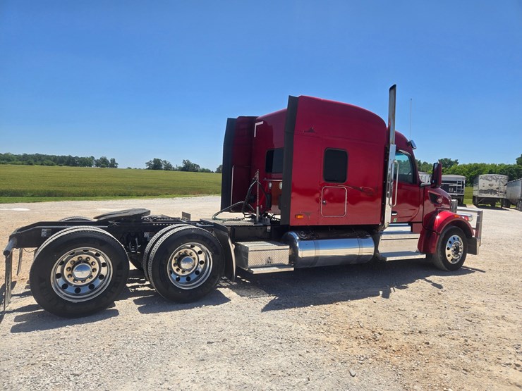 2023-peterbilt-567-image-20