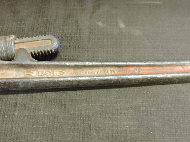 24”-pipe-wrench-image-1
