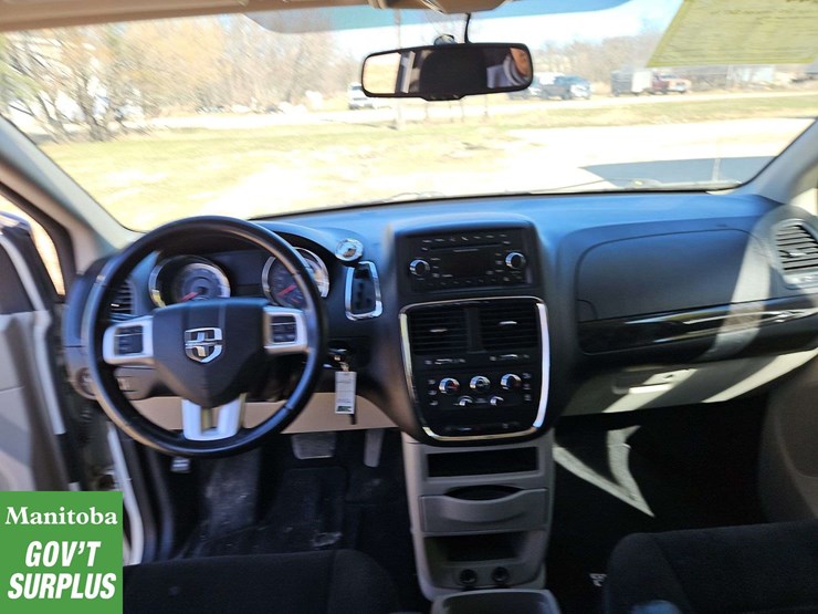 2012-dodge-grand-caravan-se-image-25