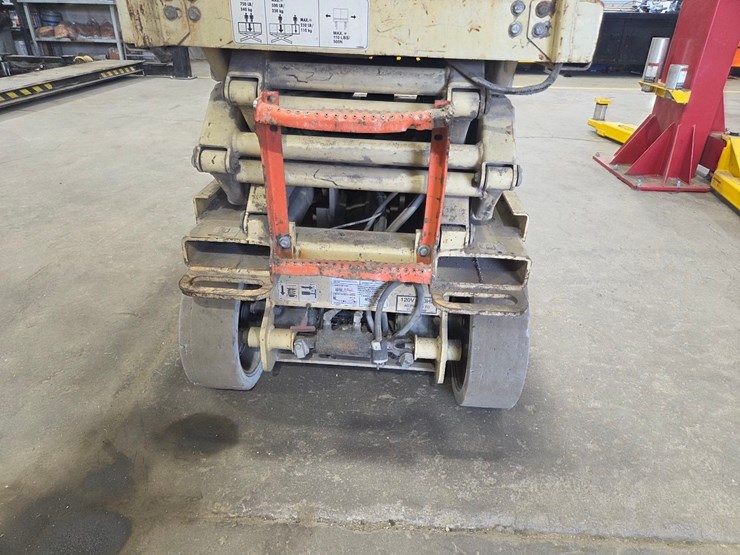 1999-jlg-2032-e2-electric-scissor-lift-image-3
