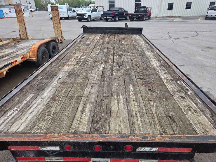 1999-18'x102"-flatbed-trailer-image-11