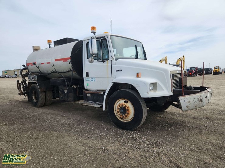 1999-freightliner-fl70-image-2