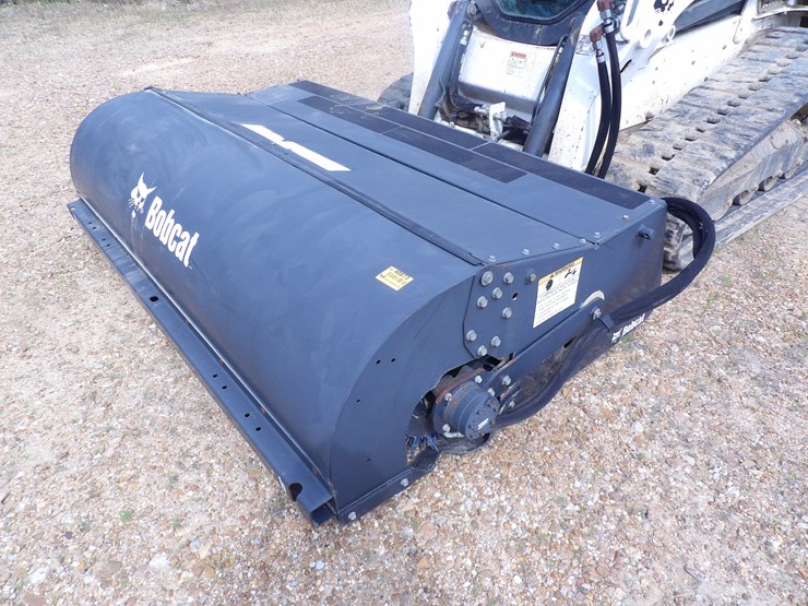 #40873-•-**2016-bobcat-84"-skid-steer-sweeper-a00a02963-image-1