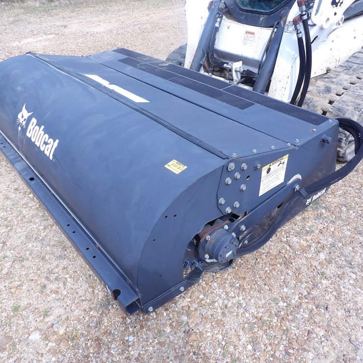 #40873 • **2016 Bobcat 84" Skid Steer Sweeper A00A02963