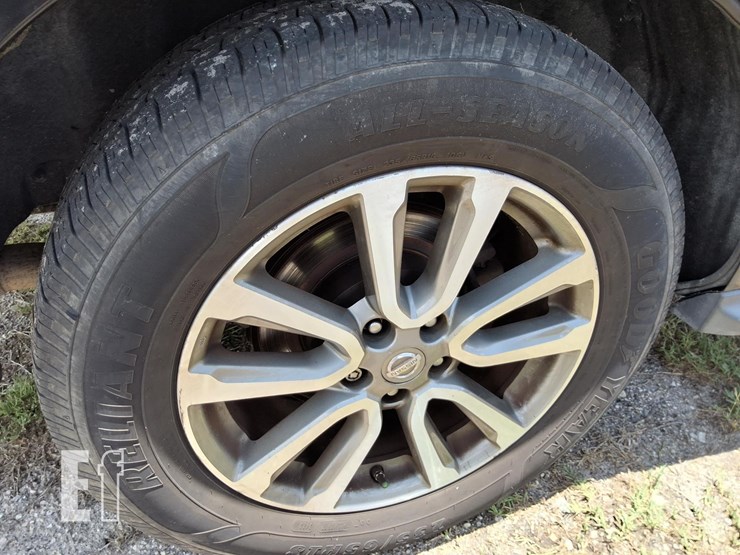 2013-nissan-pathfinder-sl-image-10