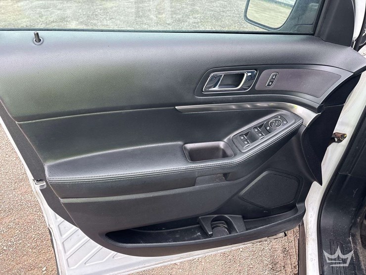 2017-ford-explorer-image-11