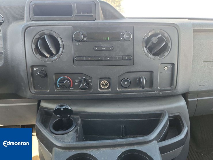 2012-ford-cargo-image-19