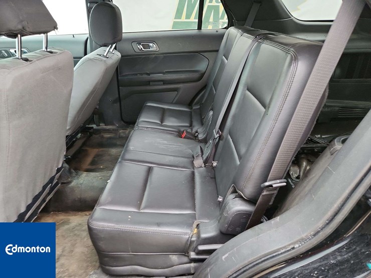 2015-ford-explorer-image-15