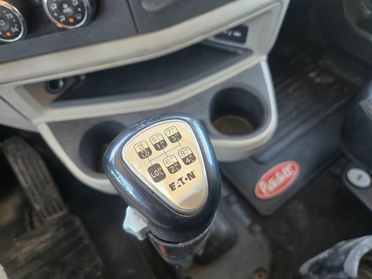 2023-peterbilt-567-image-64