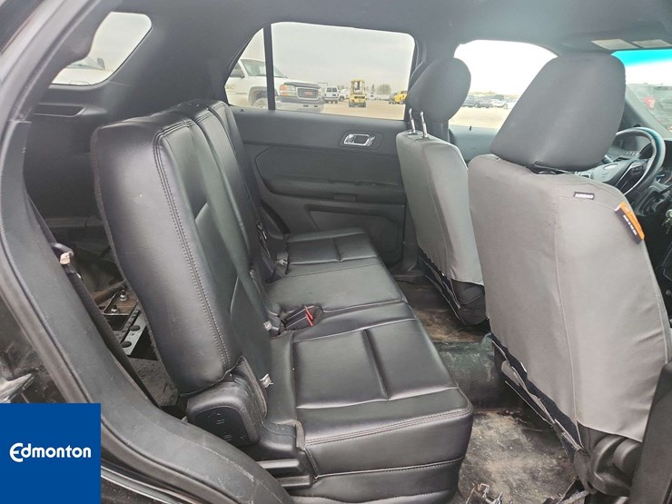 2016-ford-explorer-image-17
