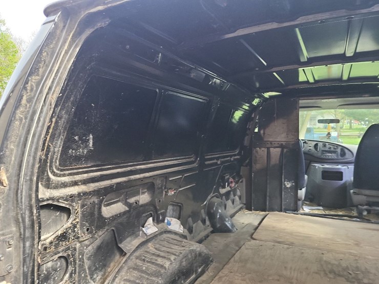 2000-ford-e250-image-25