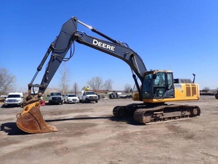 2017-deere-250g-lc-image-1