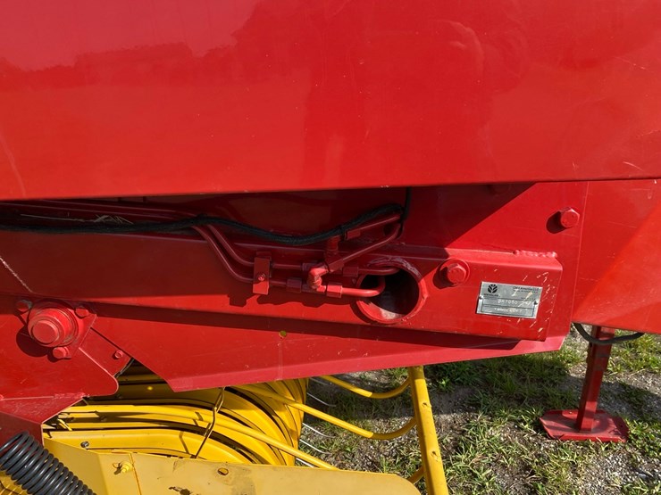 new-holand-7050-4x4-rd-baler-image-22