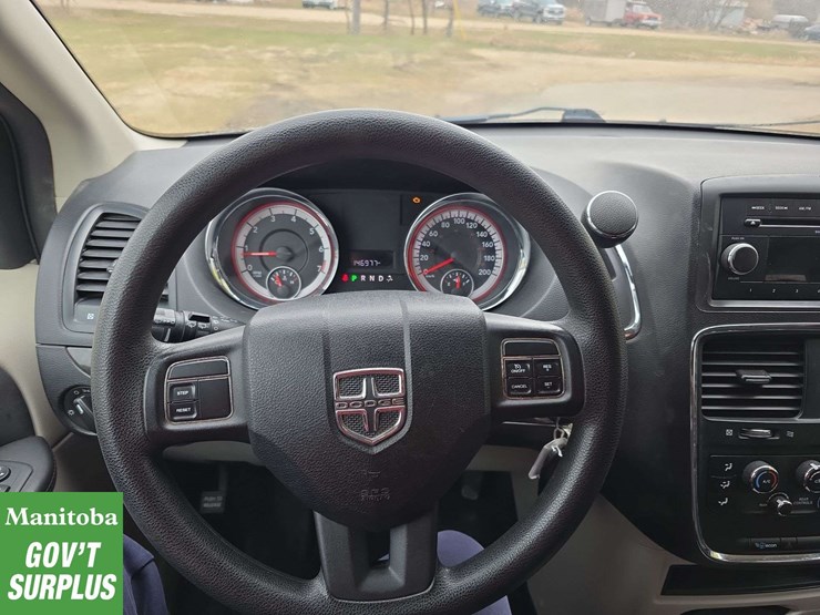 2011-dodge-grand-caravan-image-19