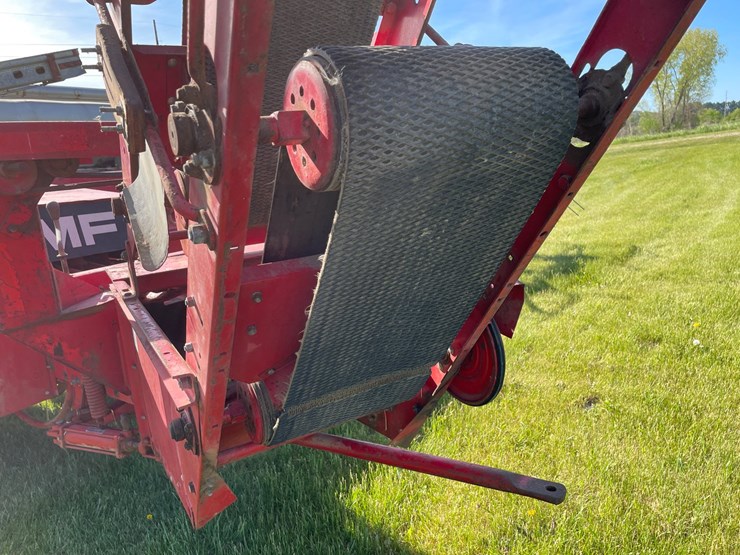 massey-ferguson-124-image-17