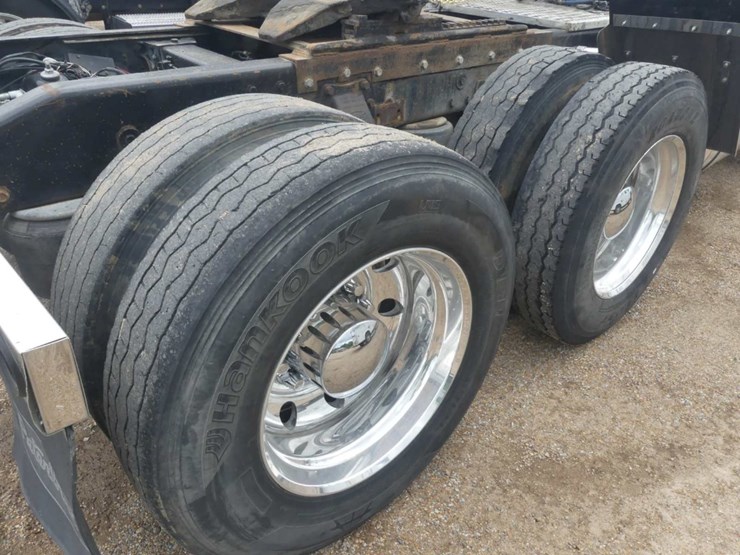 1994-peterbilt-379-image-9