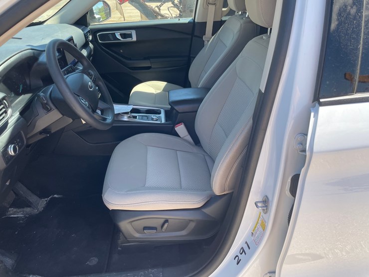 2022-ford-explorer-image-25