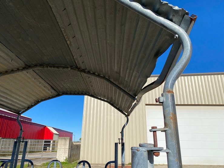 covered-bale-feeder-image-11