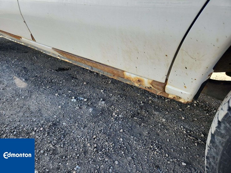 2011-ford-cargo-image-32