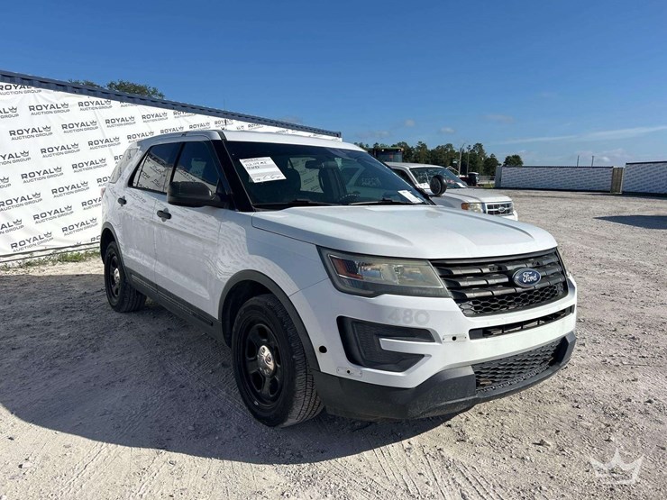 2016-ford-explorer-image-2
