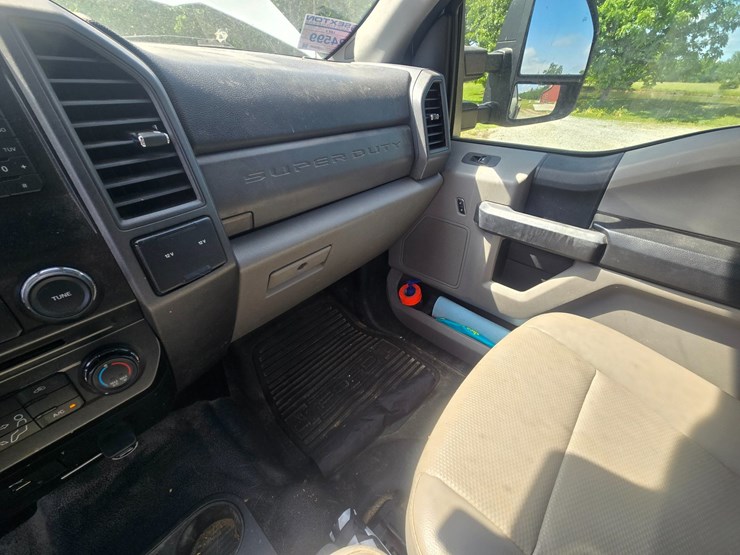 2017-ford-f550-image-39
