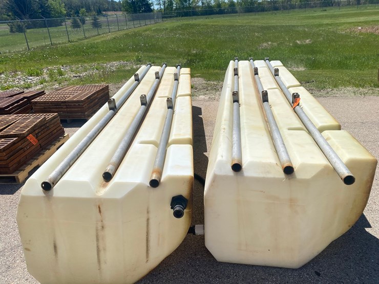 #8777-•-(2)-brine/-liquid-applicator-tanks-image-1