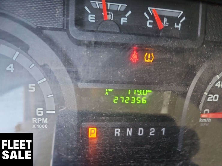 2014-ford-cargo-image-25