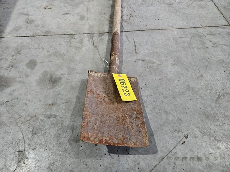 #6223-•-square-shovel-image-4