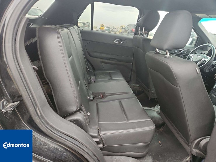 2015-ford-explorer-image-16