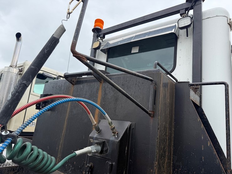 peterbilt-357-image-23