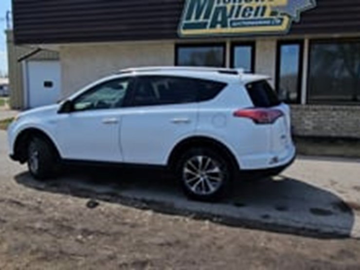 2017-toyota-rav4-image-5