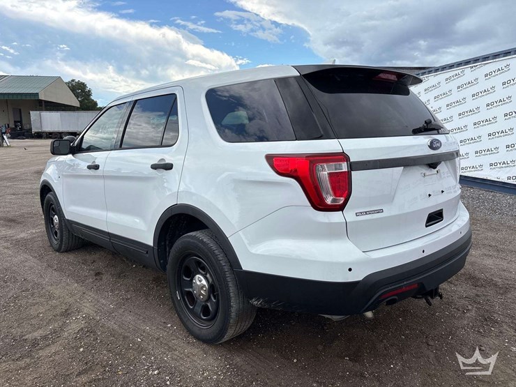 2017-ford-explorer-image-4