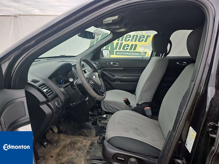 2019-ford-explorer-image-33