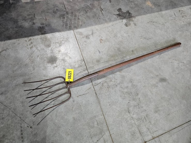 #6221-•-pitch-fork-image-1