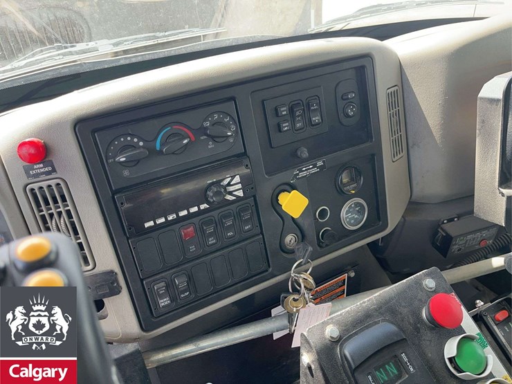 international-workstar-7400-image-17