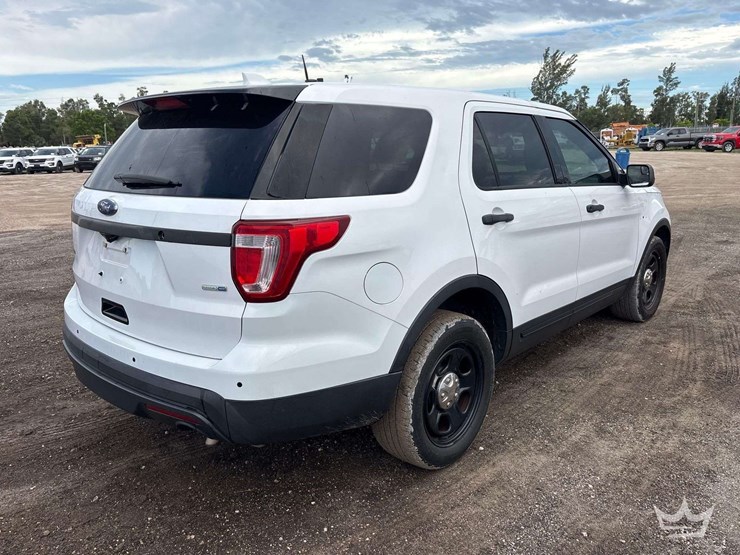 2017-ford-explorer-image-2