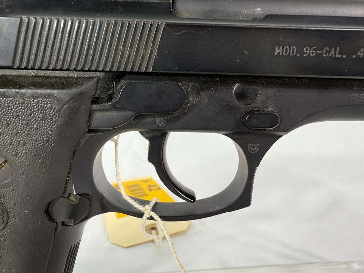 #42-•-beretta-96-40-pistol-ber000470-image-21