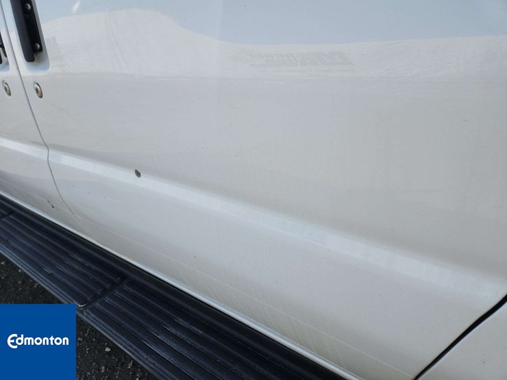 2014-ford-cargo-image-31