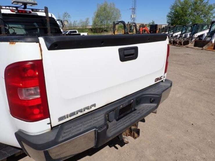 2014-chevrolet-silverado-3500hd-image-37