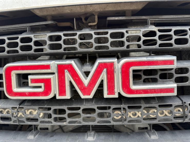 2015-gmc-2500hd-image-41