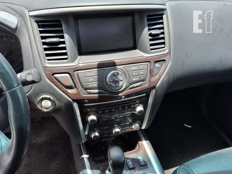 2013-nissan-pathfinder-sl-image-21
