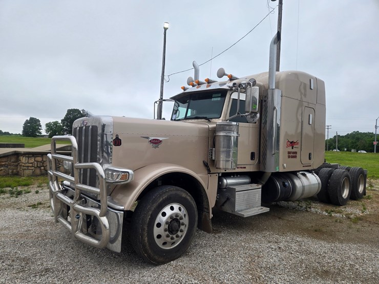 2016-peterbilt-389-image-3