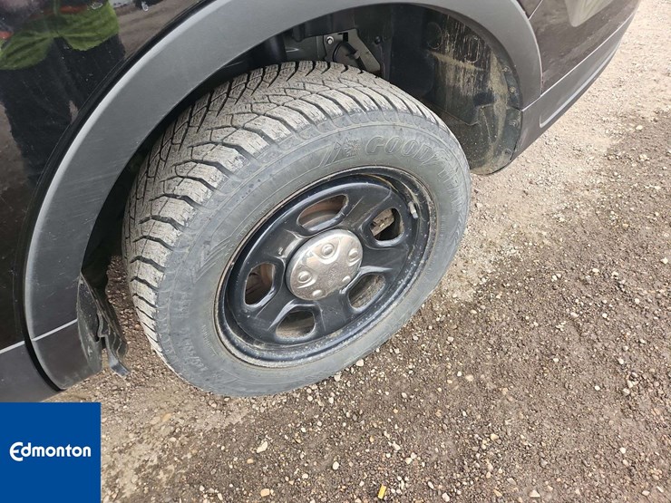 2019-ford-explorer-image-18