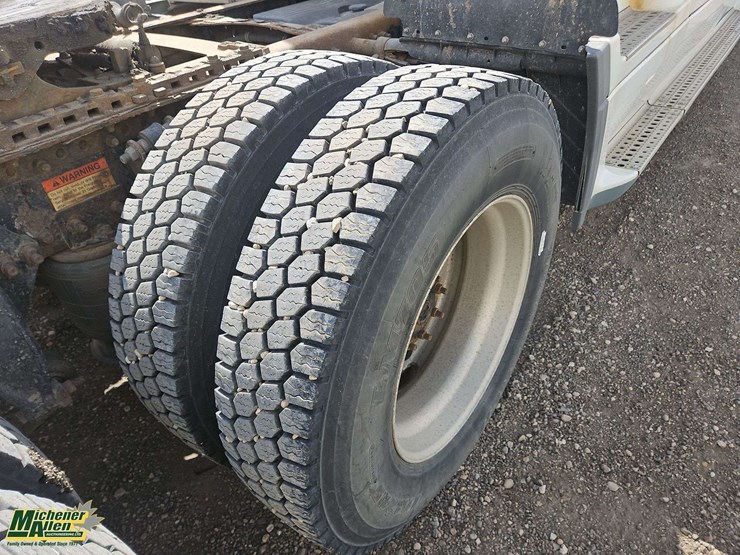2006-freightliner-columbia-120-image-18