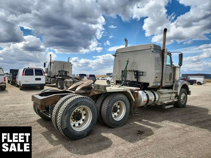 2015-western-star-4900-image-3