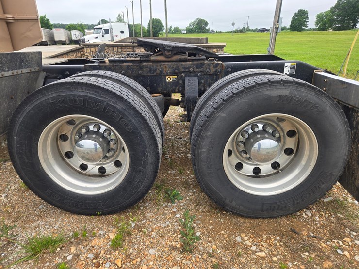 2016-peterbilt-389-image-71