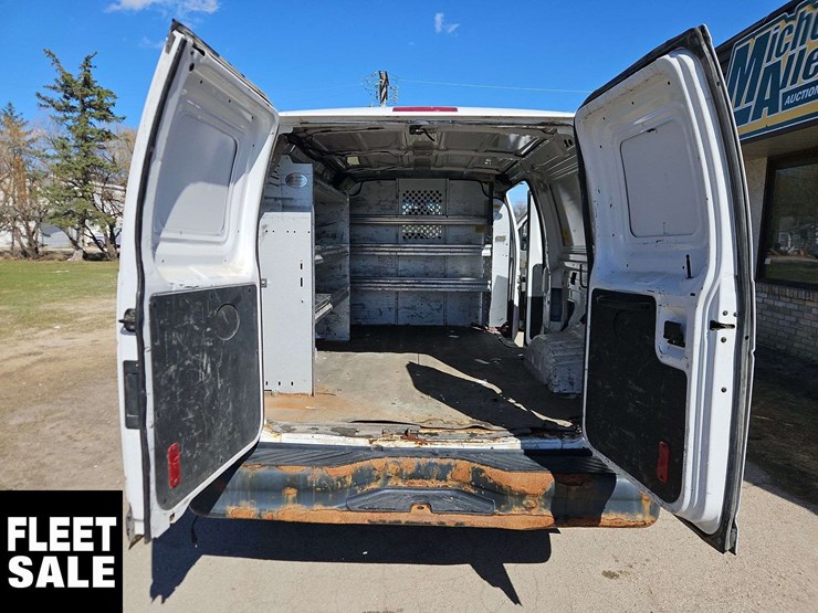 2014-ford-cargo-image-19